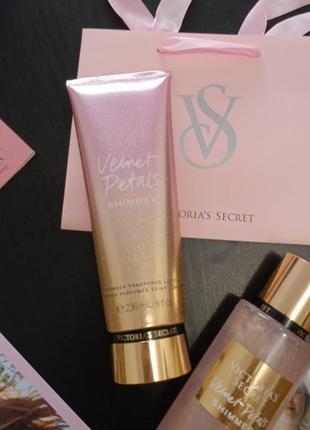 Парфумированный лосьон с шимером velvet petals shimmer 💕victorias secret виктория сикрет вікторія сікрет оригинал1 фото