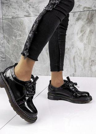 Стильні жіночі туфлі лофери
