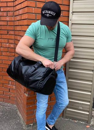 Мужская дорожная спортивная сумка с отделением для обуви черная pu экокожа вместительная стильная черный цвет2 фото