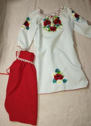 Детское вышитое белое платье,с красной юбочкой
