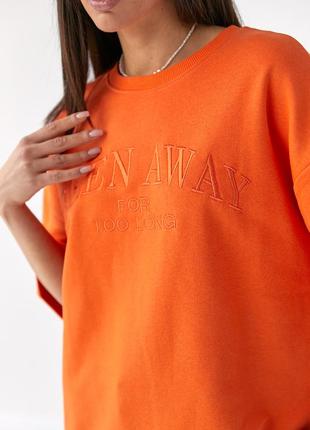 Женская яркая оранжевая футболка оверсайз3 фото