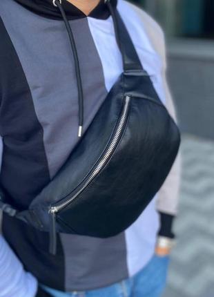 Мужская сумка бананка нагрудная на пояс черная большая и вместительная pu кожа поясная и нагрудная сумка