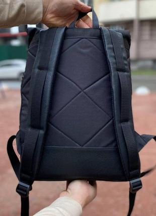 Чоловічий місткий рюкзак роллтоп, стильний міський туристичний чорного кольору6 фото