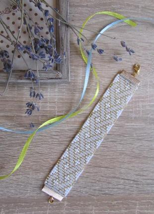 Красивый браслет из бисера