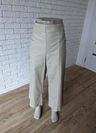 Стильные брюки с кожзама1 фото