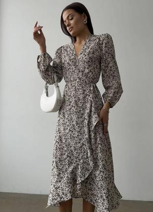 Платье на запах лавандовая с цветочным принтом на длинный рукав свободного кроя с вырезом в зоне декольте качественная стильная