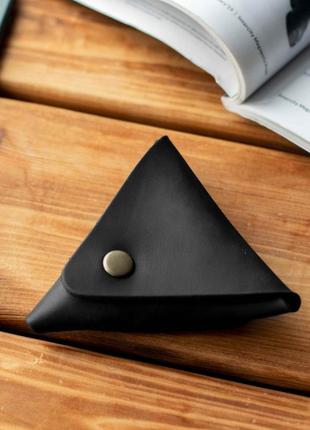 Треугольная монетница trigon из натуральной кожи ручной работы с фиксацией на кнопке черная для мелочи2 фото