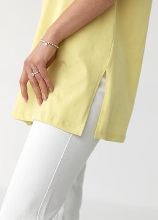Жіноча подовжена лимонна жовта футболка оверсайз з боковими розрізами4 фото
