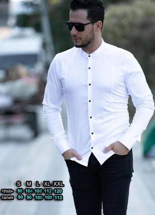 Приталенная белая рубашка слим фит с воротником стойкой на контрастных кнопках