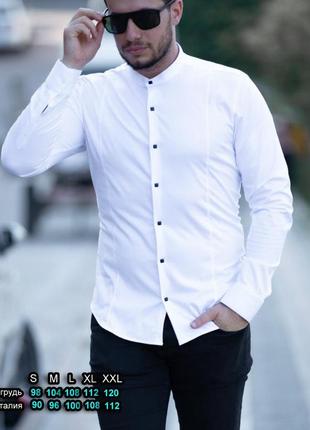 Приталена біла сорочка слім фіт із коміром-стійкою на контрастних кнопках4 фото