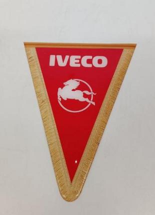 Декоративная наклейка треугольная iveco красная