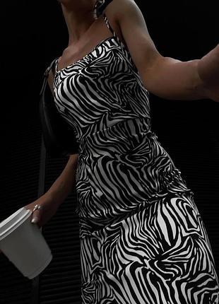 Сарафан з розрізом у модному принті зебри