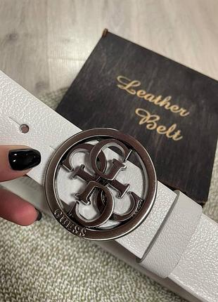 Жіночий базовий білий ремінь в стилі guess