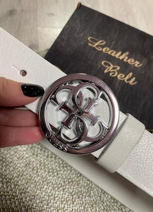 Жіночий базовий білий ремінь в стилі guess