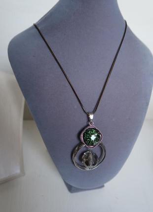 Прикраса довга на шию з зеленим камінням