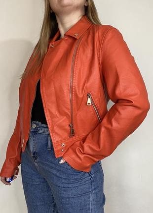 Крутая куртка оранжевого цвета2 фото