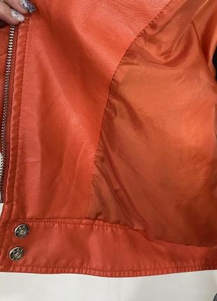 Крутая куртка оранжевого цвета8 фото