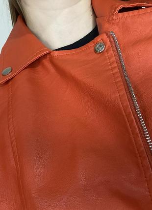 Крутая куртка оранжевого цвета6 фото