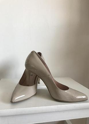 Лакові бежеві човники bravo moda