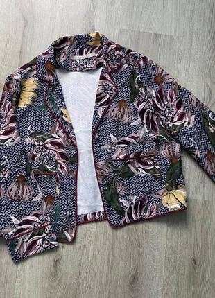 Нова ідеальна накидка піджак блейзер guess фірмовий орігінал жіноча куртка цветочна ярка базова