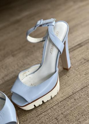 Antonio biaggi босоножки голубые на каблуке 36 размер кожаные5 фото