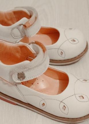 Шикарні туфлі, босоніжки для принцеси theo leo