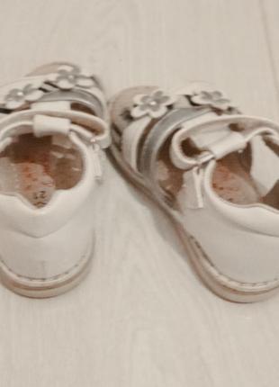 Белые босоножки на девочку 3