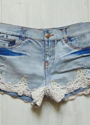 Стильные джинсовые шорты с кружевом для девушки.
denim co.
размер 10/38/36