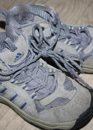 Кроссовки кожаные ф.adidas р-26 (8 1/2) в отличном состоянии