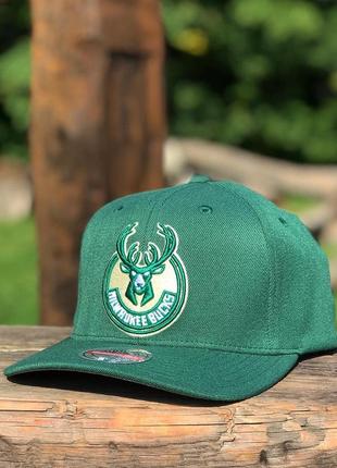 Оригинальная зеленая кепка  mitchell & ness nba team ground stretch milwaukee bucks