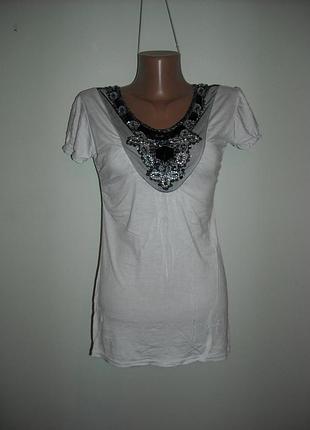 Футболка белая с черной сеточкой и вышивкой бусинами ручной работы