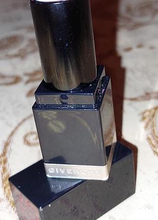 Яркая помада givenchy 5