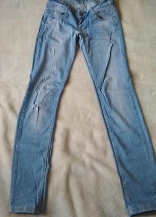 Трендовые летние голубые джинсы junker original, р.26/s1 фото