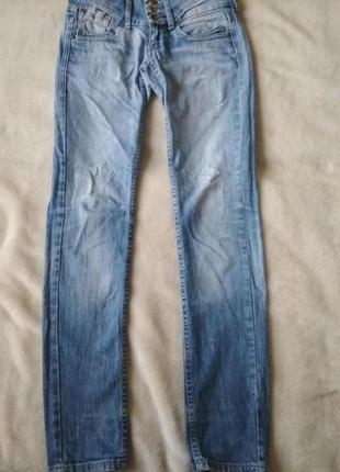 Трендовые джинсы бренда tally weijl original, р.26/s1 фото