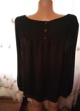 Шифоновая блузка с кружевной вставкой