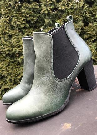 Ботильйони  жіночі шкіряні , зеленого кольору. виготовлені в іспанії.
