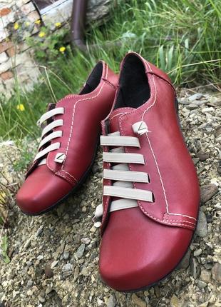 Туфлі жіночі, шкіряні ,спортивні . виробництво іспанії.