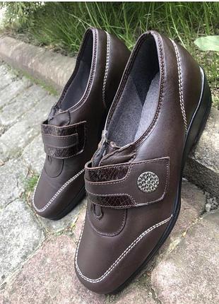 Туфлі жіночі шкіряні на танкеточці 37 розміру. виробництво іспанії