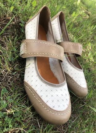 Шкіряні балетки 37,38 розміру .виготовлені в іспанії.бежевого кольору.