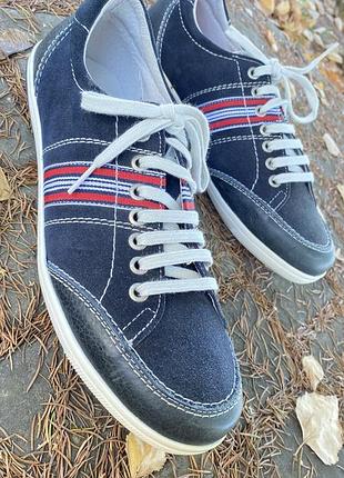 Кросівки чоловічі шкіряні. виготовлені в іспанії.