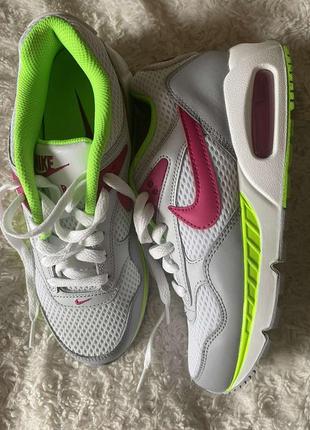 Nike air max

 кроссовки женские4 фото