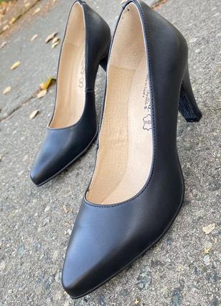 Туфли женские классические на каблуке. производство испании.3 фото