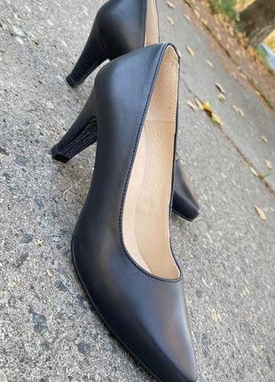 Туфли женские классические на каблуке. производство испании.4 фото