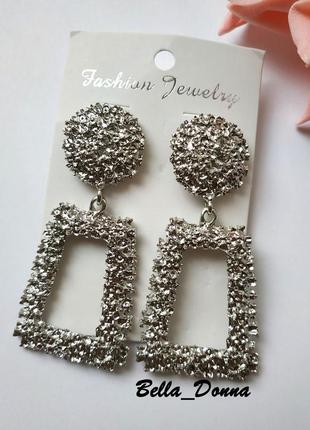 Новинка! популярные серьги в цвете серебро
