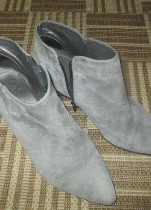 Замшевые ботильоны