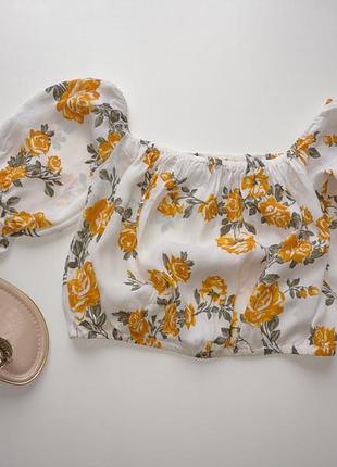 Топ з коротким пишним рукавом