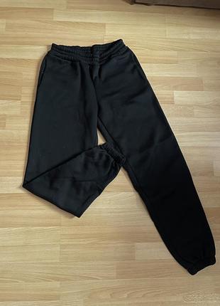 Чорні спортивні штани джогери