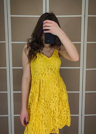 Мереживна мінісукня жовтого кольору