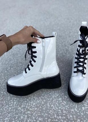 Білі чобітки