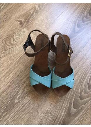 Новые туфли сандалии кожаные босоножки golder